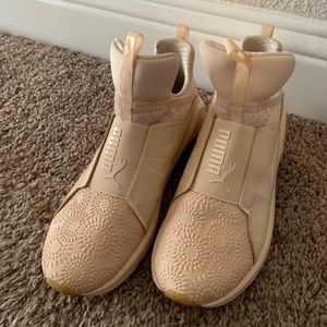 Women's Fierce Nubuck Naturals Casual Sneakers Size 7